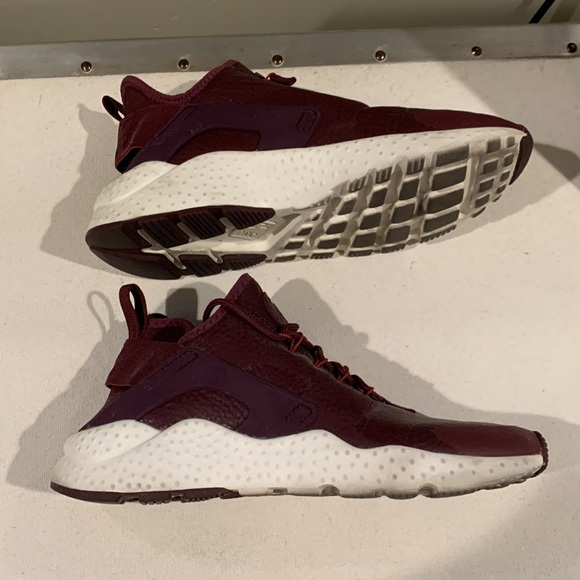 Nike Air Sneakers - Picture 2 of 2